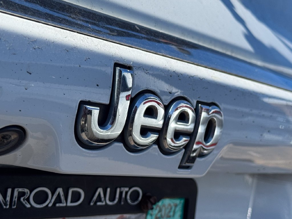 Used 2016 White Jeep Latitude image 16