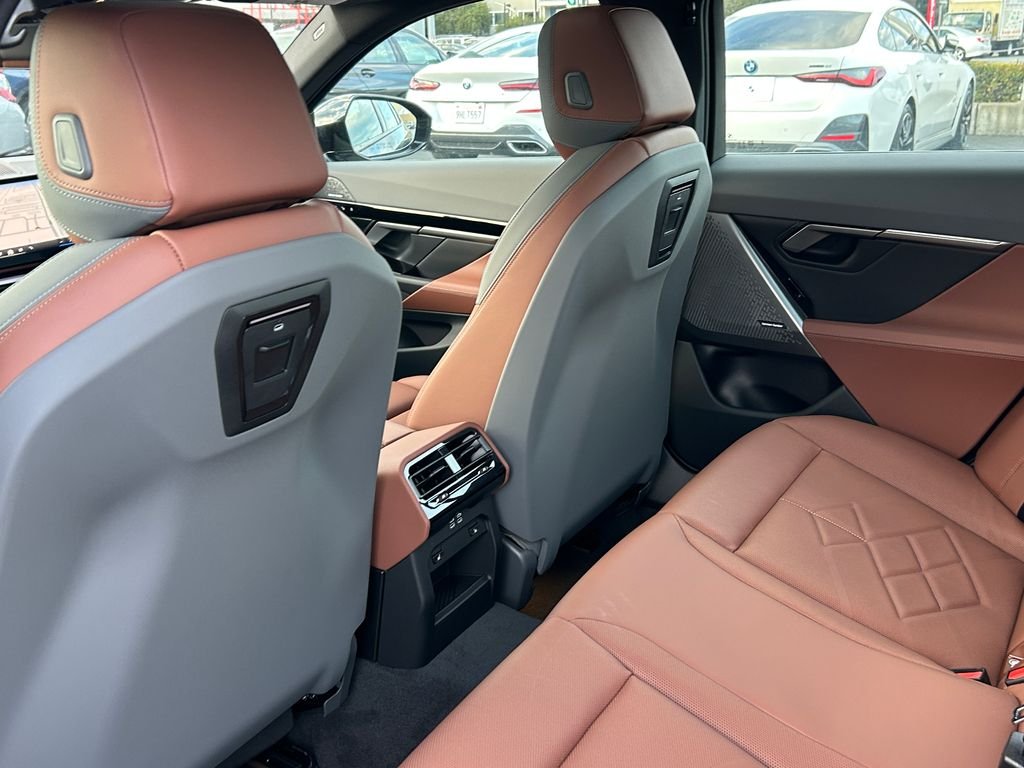 New 2026 Black Sapphire Metallic BMW 530i image 31