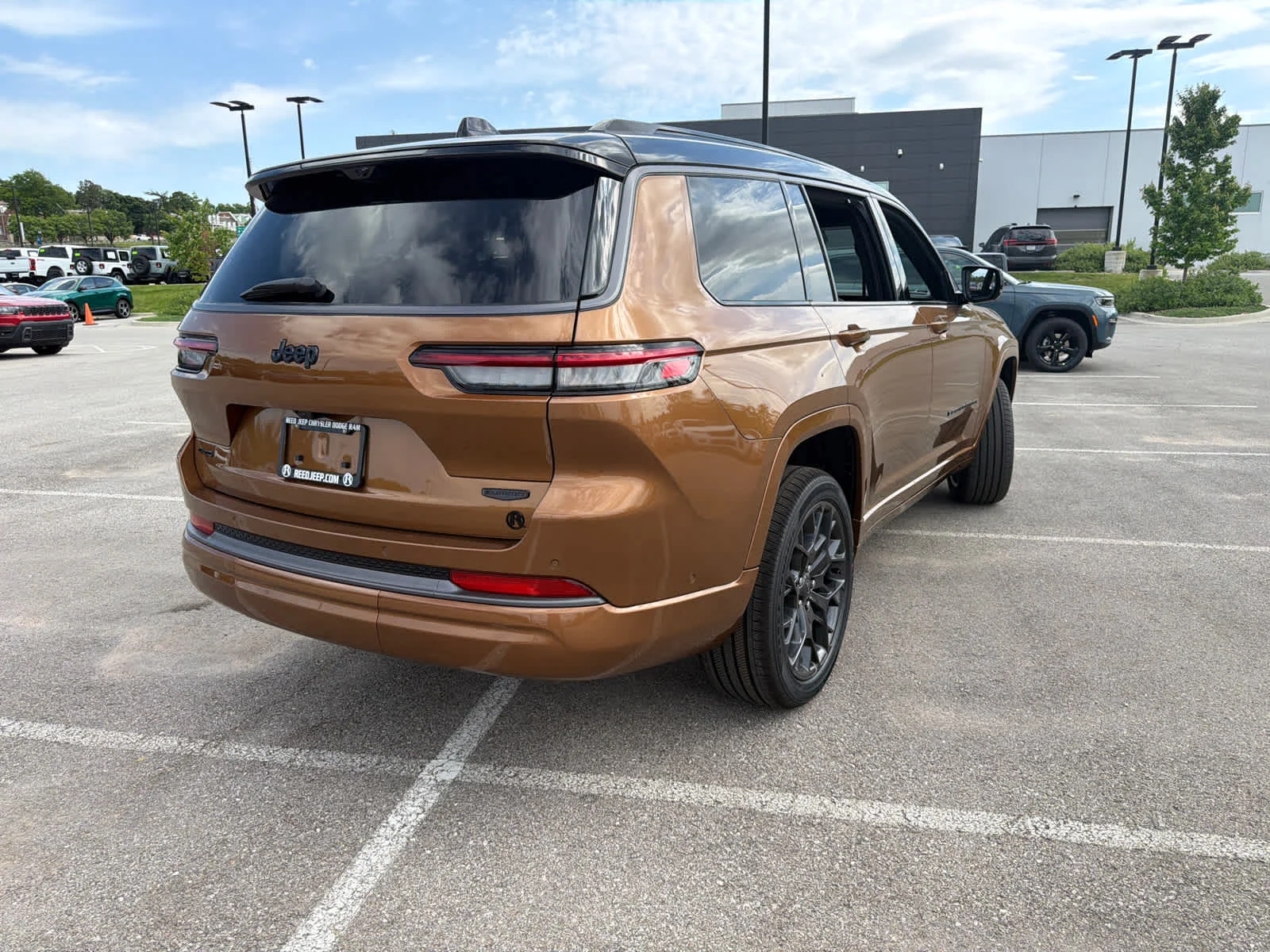 New 2026 Copper Shino Metallic Clear-Coat Exterior Paint Jeep Summit image 4