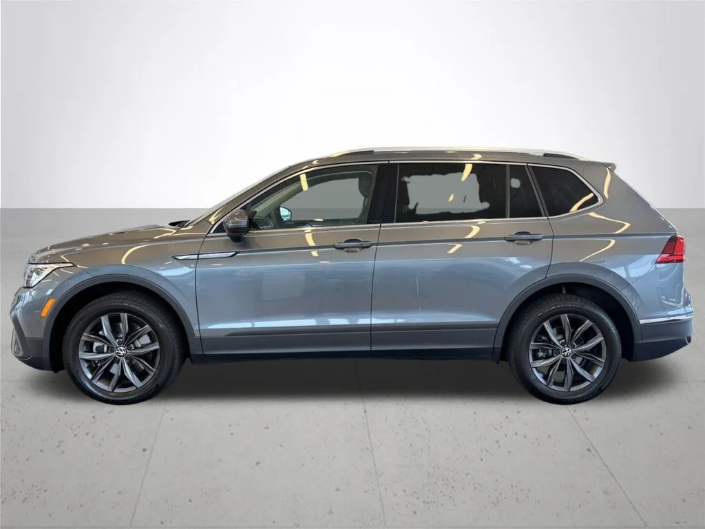 Used 2023  Volkswagen 2.0T SE image 11