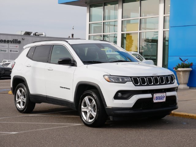 Used 2024 White Jeep Latitude image 23