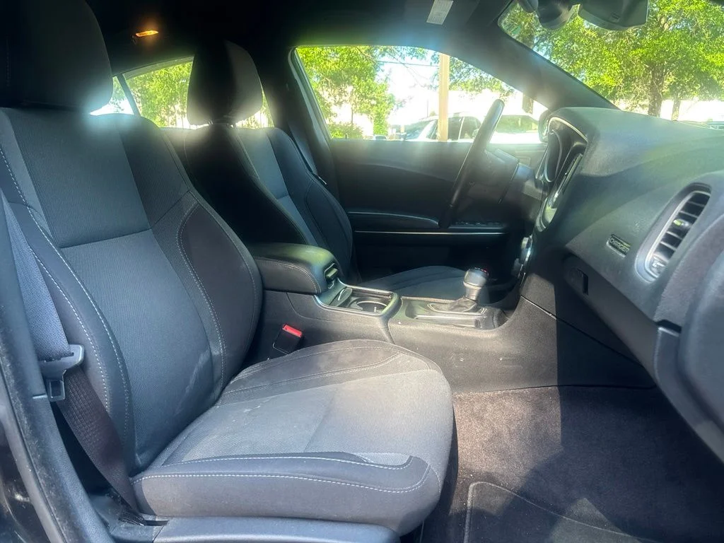 Used 2016 Black Dodge SXT image 31