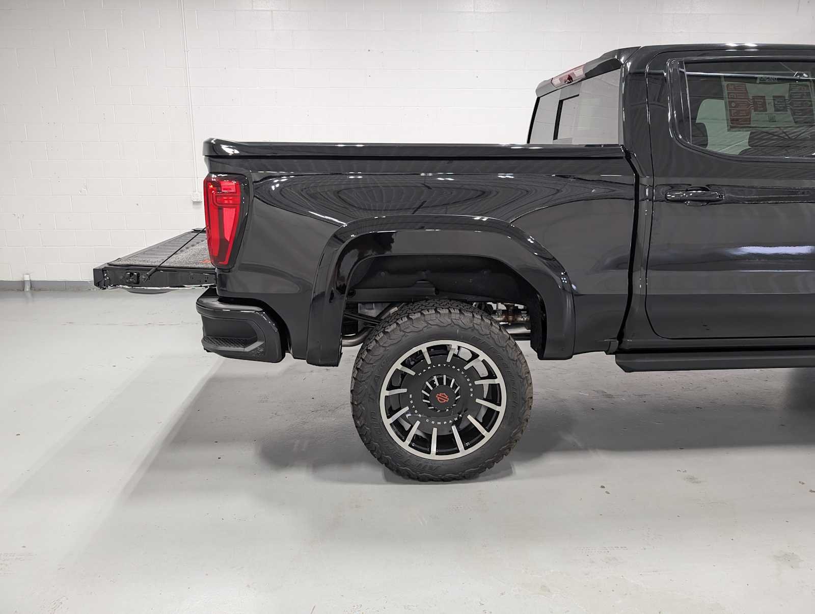 2025 GMC Sierra 1500 AT4 - Photo 13