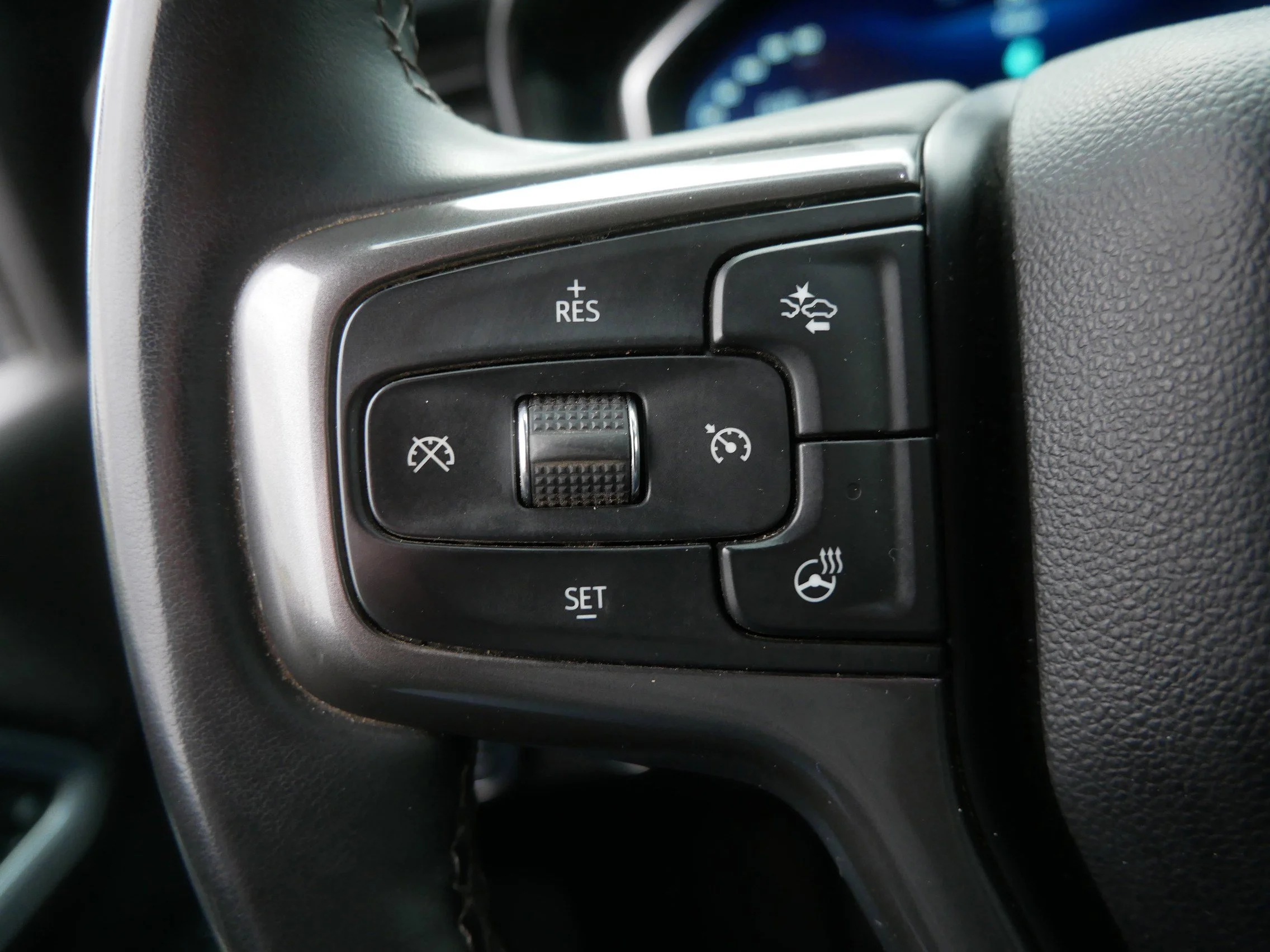 Used 2025 Iridescent Pearl Tricoat Chevrolet High Country image 29