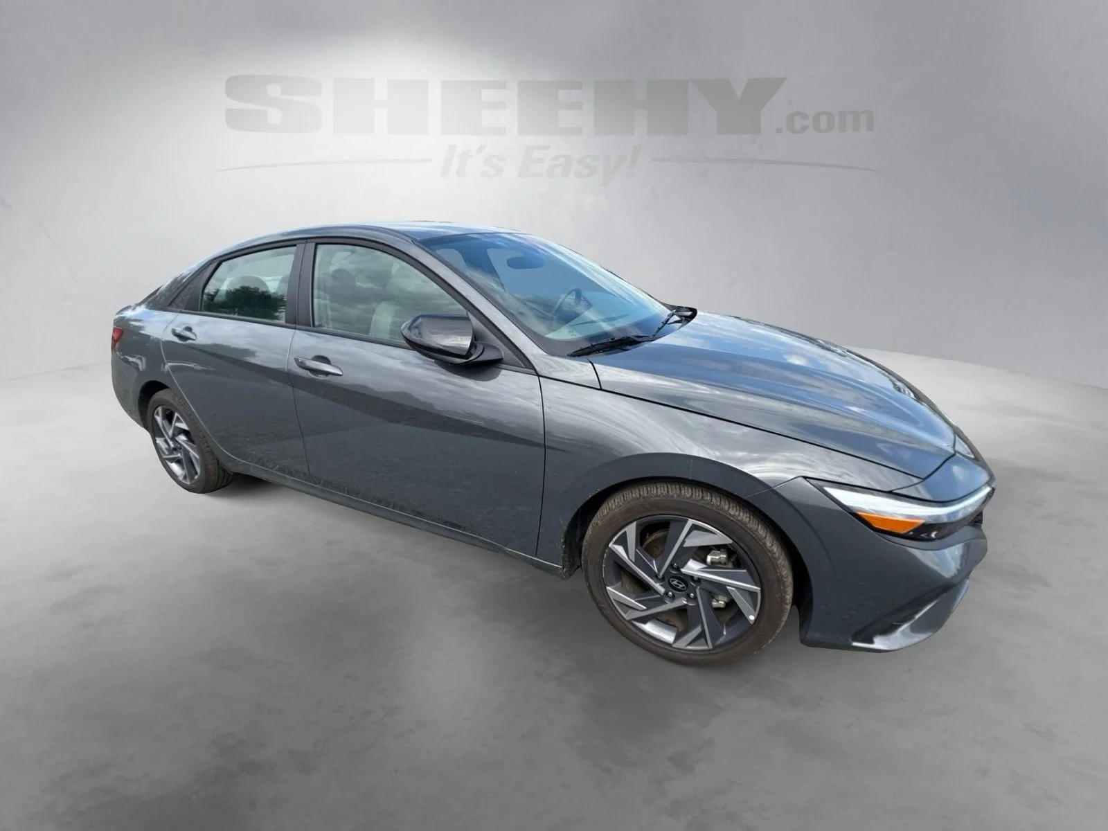 Used 2025 Gray Hyundai SEL Sport image 2