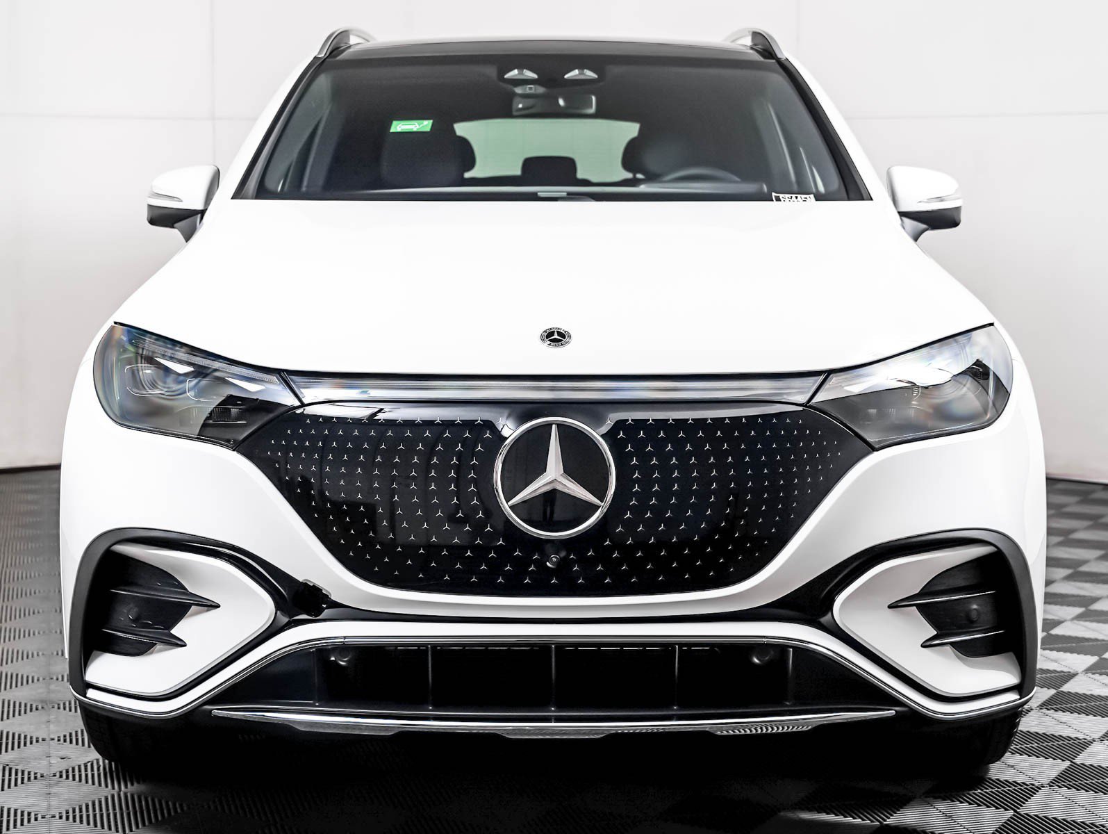 New 2026 Polar White Mercedes-Benz EQE 320 image 5