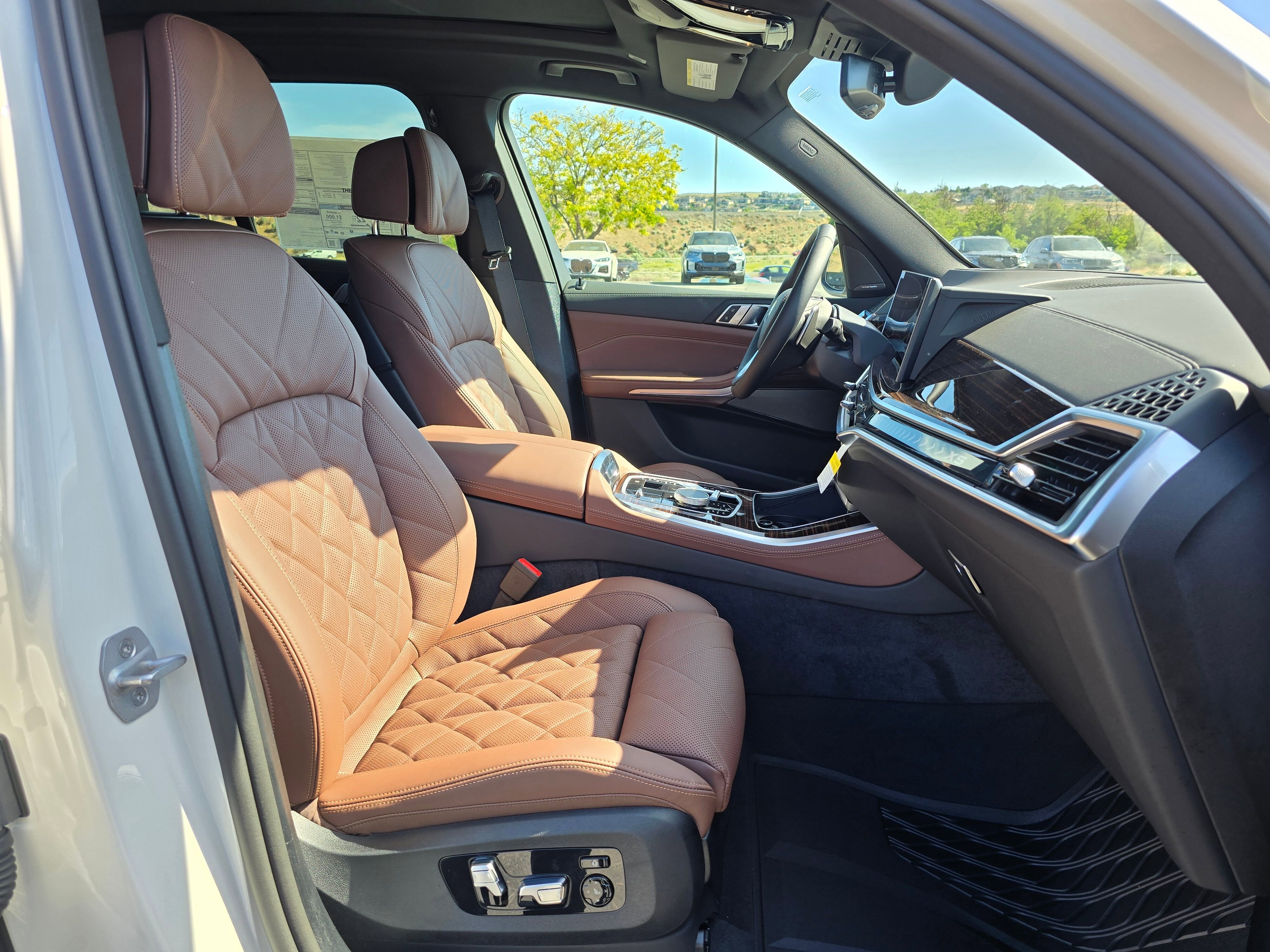 New 2026 Mineral White Metallic BMW xDrive50e image 44