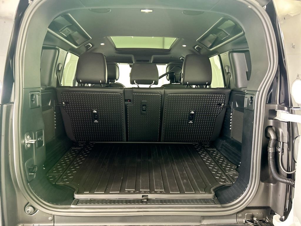 New 2026 Fuji White Land Rover X-Dynamic SE image 27