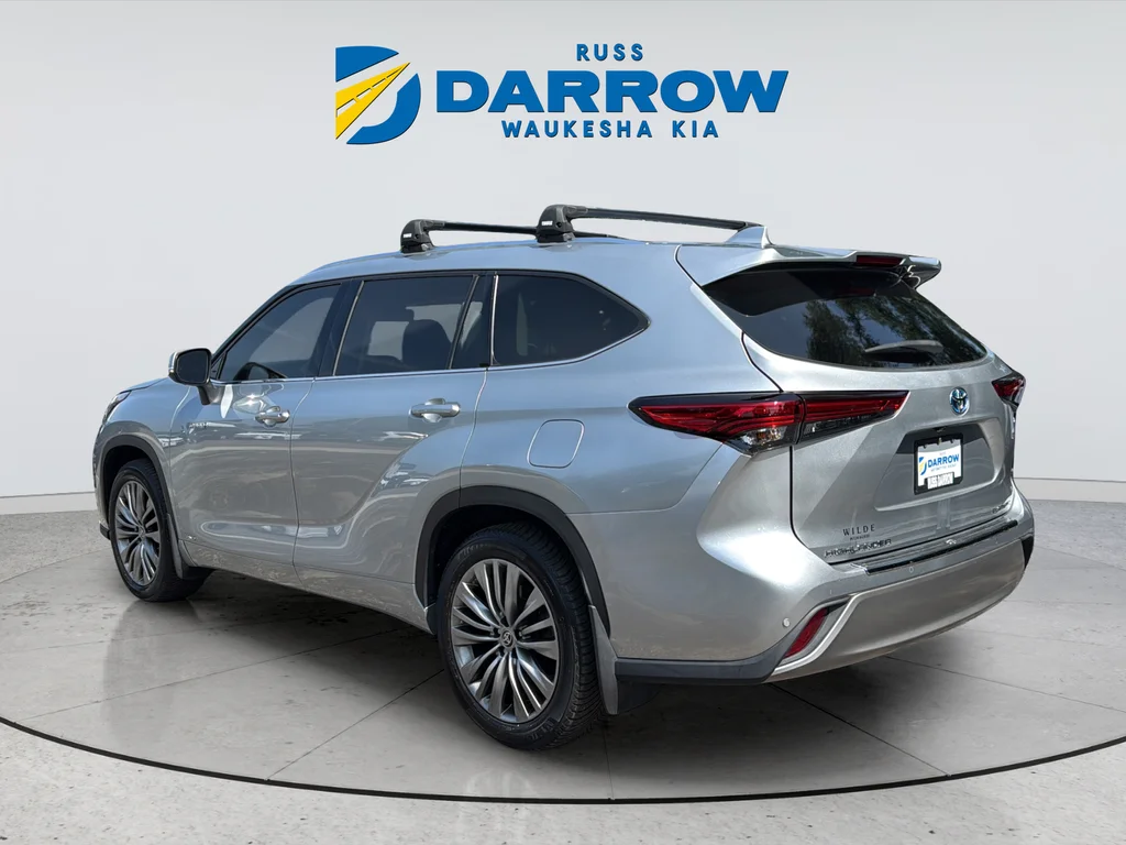 Used 2021 Silver Toyota Platinum image 3