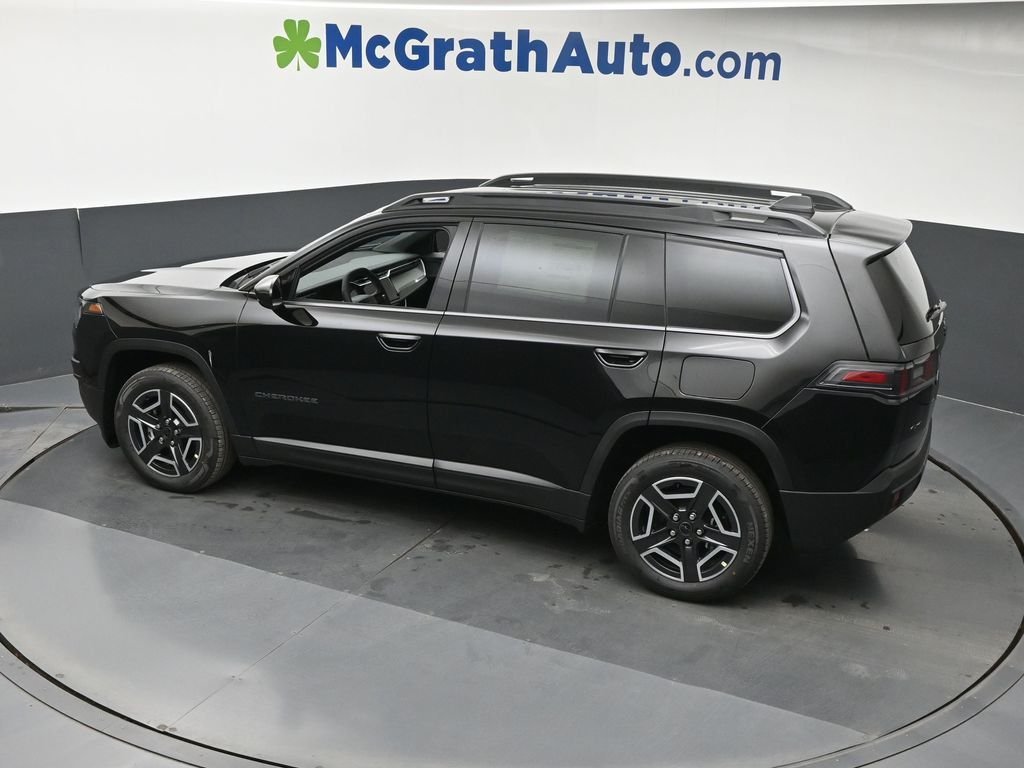 New 2026 Diamond Black Crystal Pearlcoat Jeep Laredo image 19