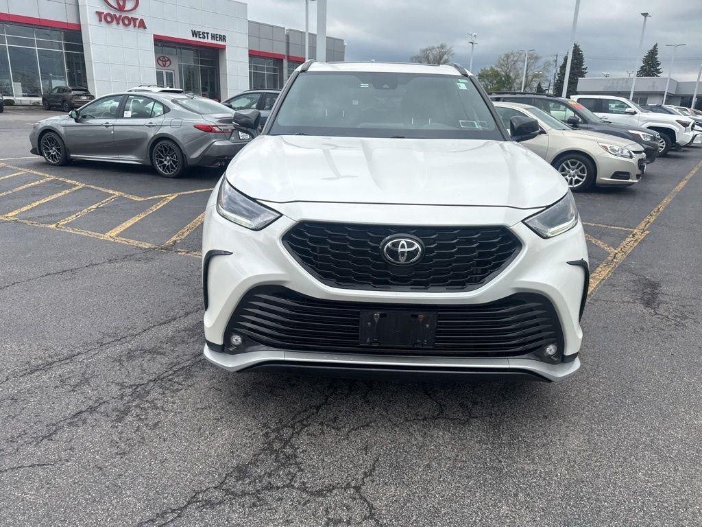 Used 2021 Blizzard Pearl Toyota XSE image 4