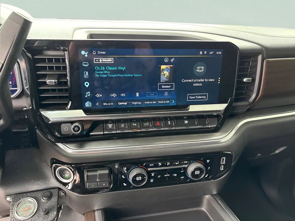 Used 2025 Pearl Chevrolet High Country image 10