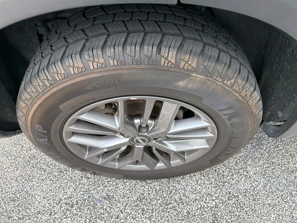 Used 2023 Gray Nissan S image 11