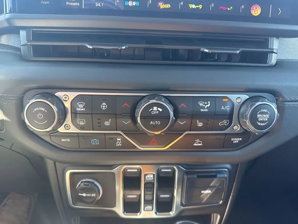 Used 2025 Gray Jeep Sahara image 20