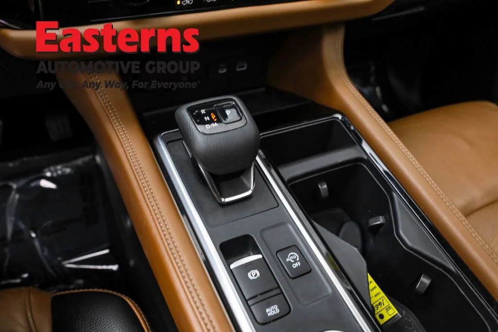 Used 2022 White Nissan Platinum image 13