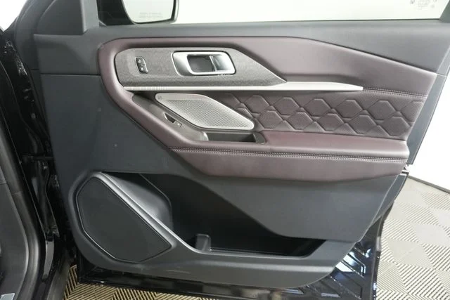 New 2027 Agate Black Metallic Ford Platinum™ image 34