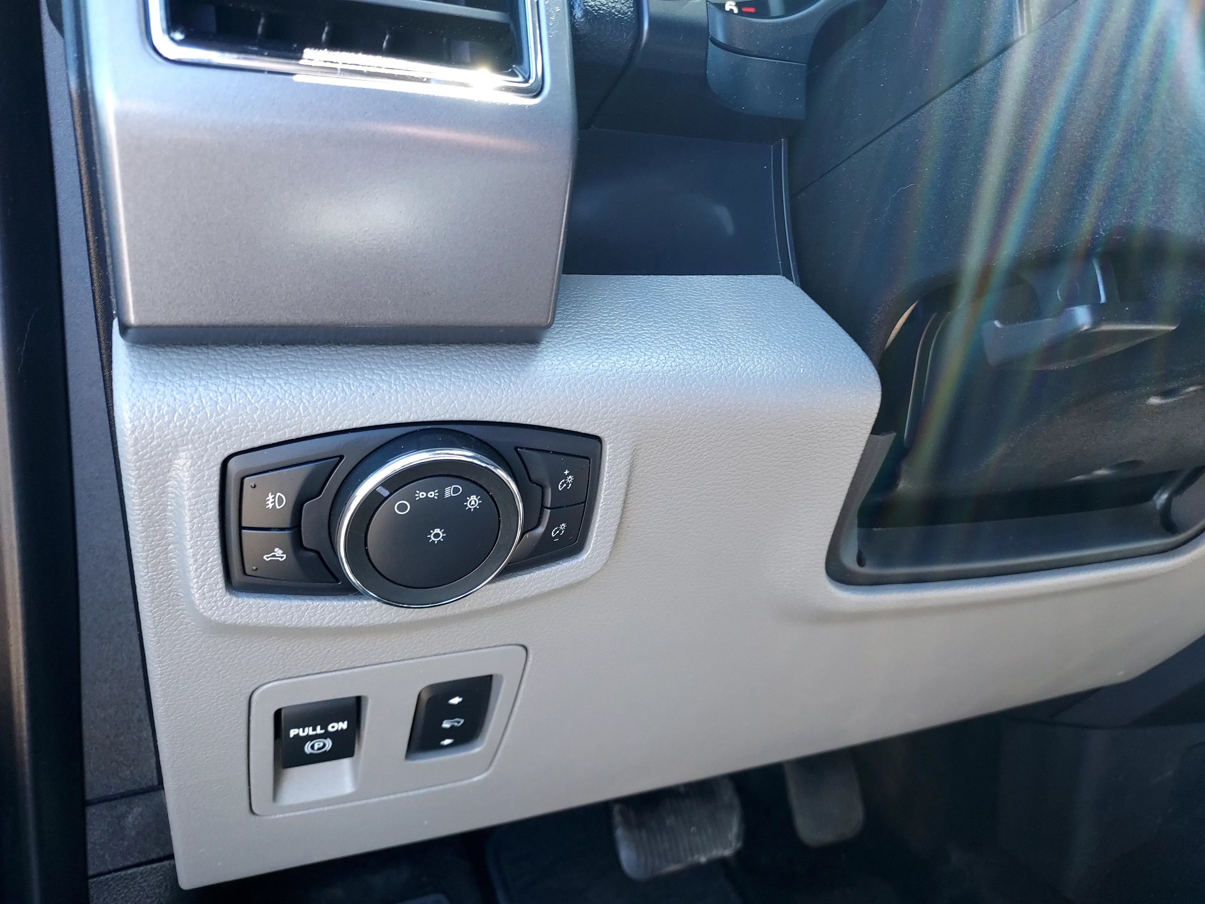 Used 2020 Silver Ford XLT image 32