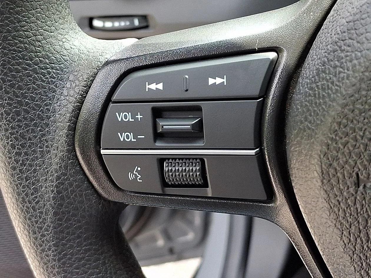 Used 2025  Honda SE image 21