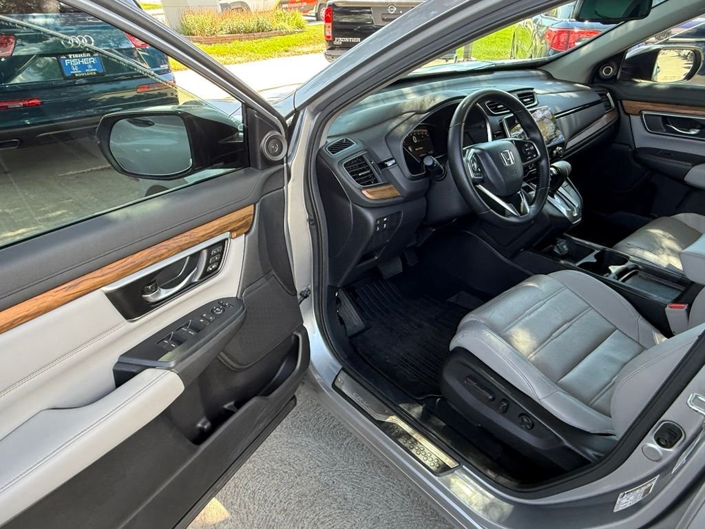 Used 2018 Lunar Silver Metallic Honda Touring image 12