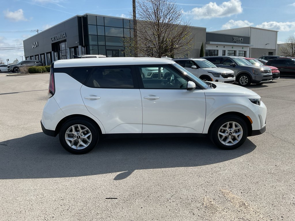 Used 2025 Whi Kia LX image 9
