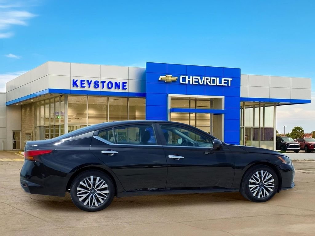 2025 Nissan Altima SV - Photo 8