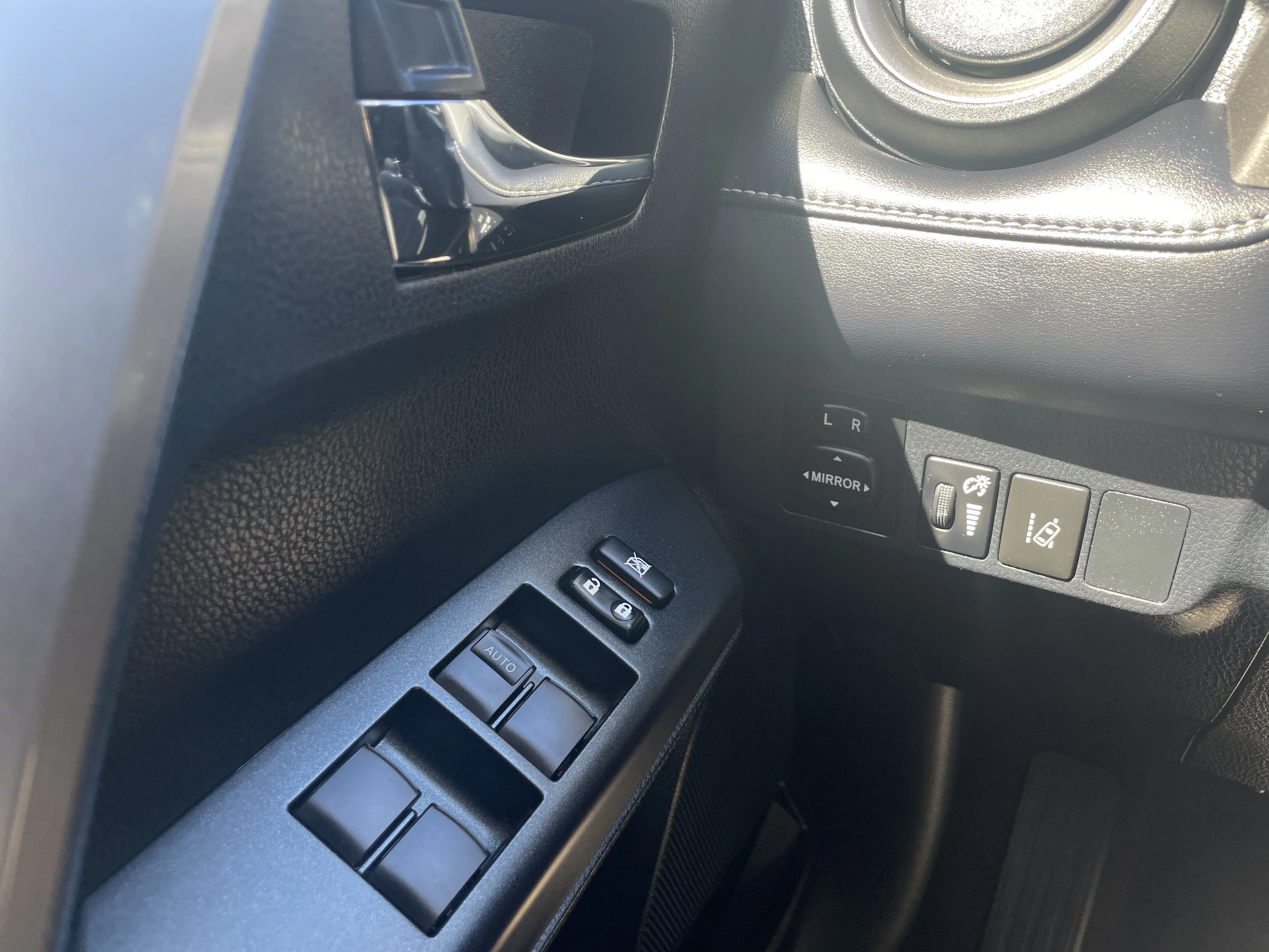 Used 2017 Super White Toyota XLE image 24