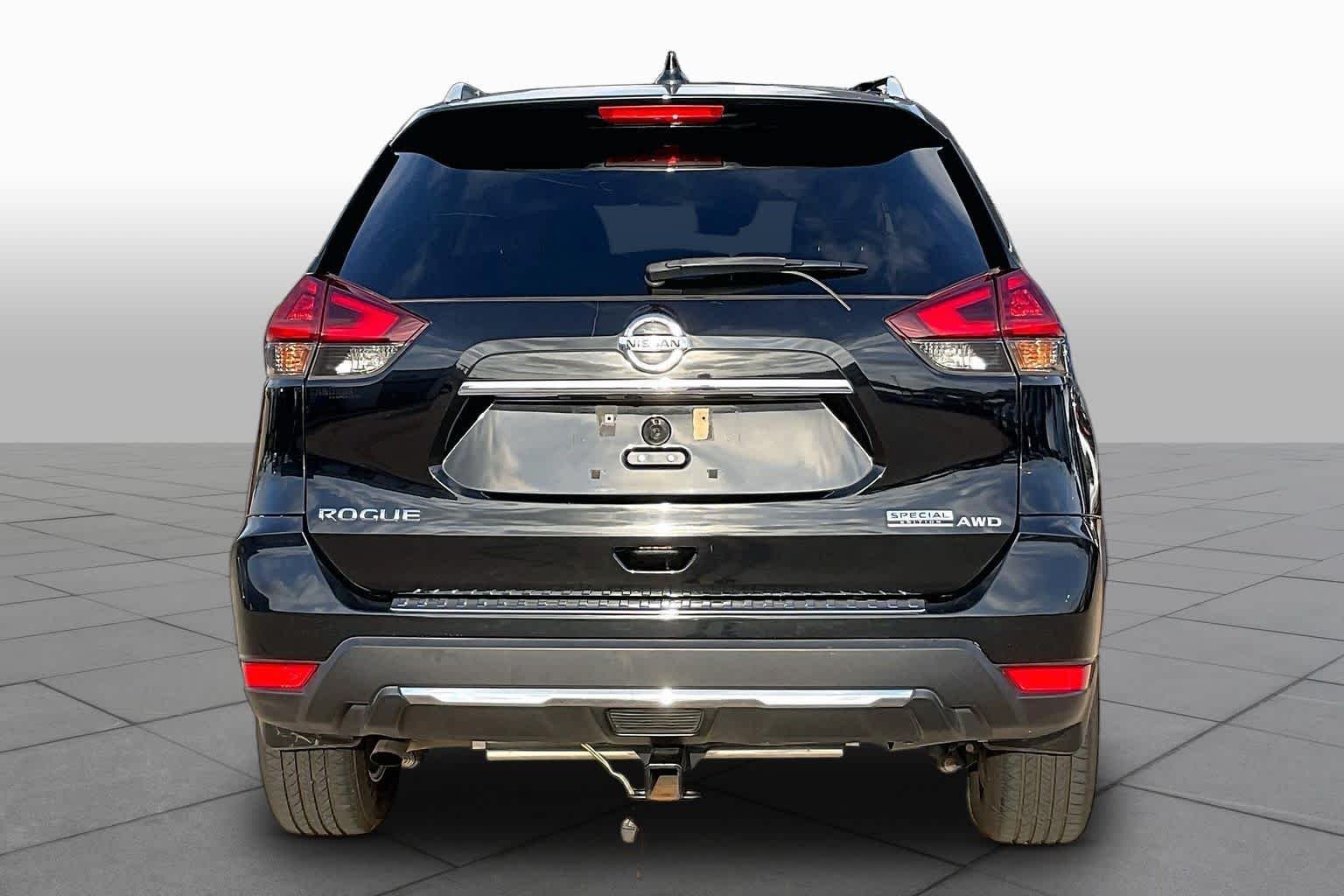 Used 2019 Magnetic Black Pearl Nissan S image 5
