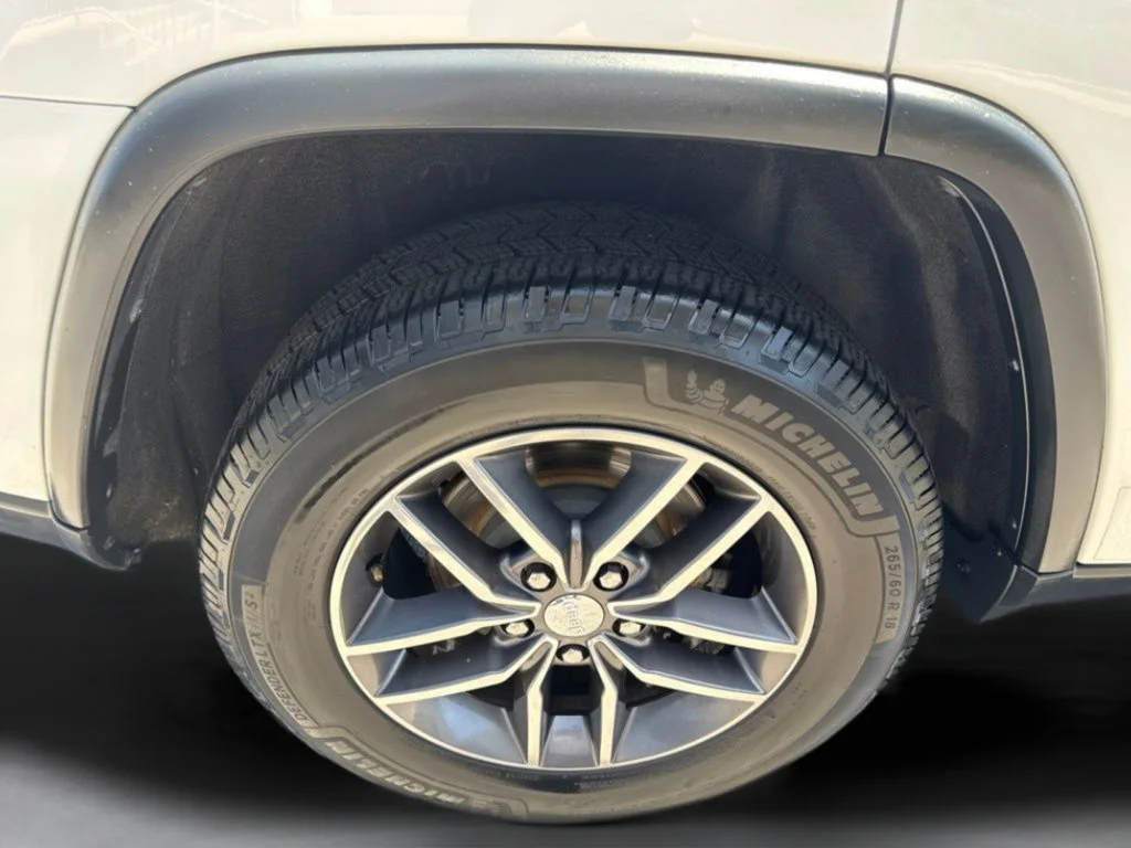 Used 2018 Bright White Clearcoat Jeep Laredo E image 38
