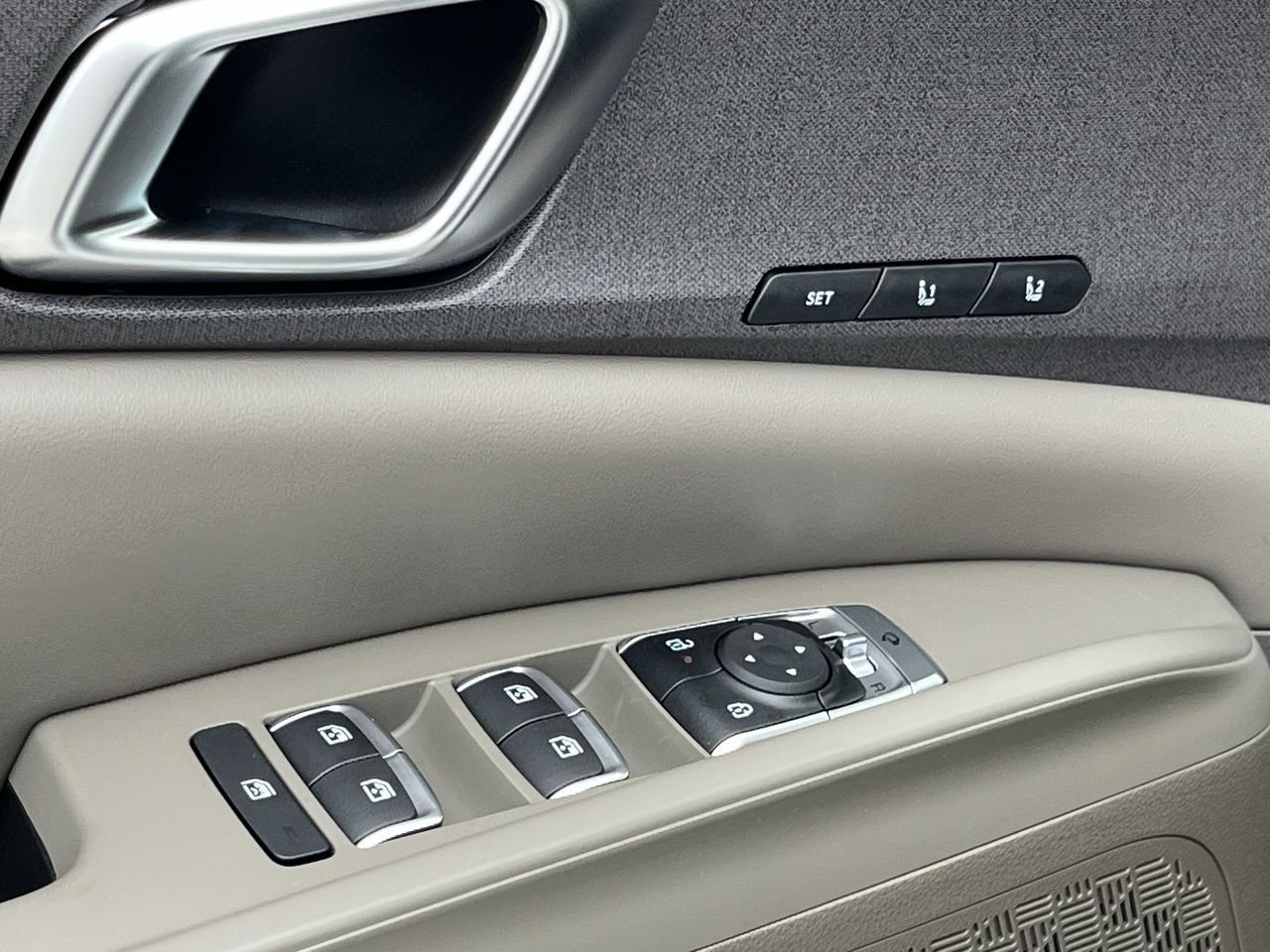 New 2026 Snow White Pearl Kia EX image 23