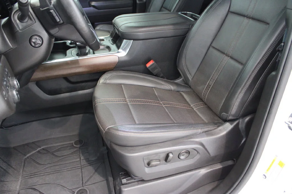 Used 2024 Iridescent Pearl Tricoat Chevrolet High Country image 11