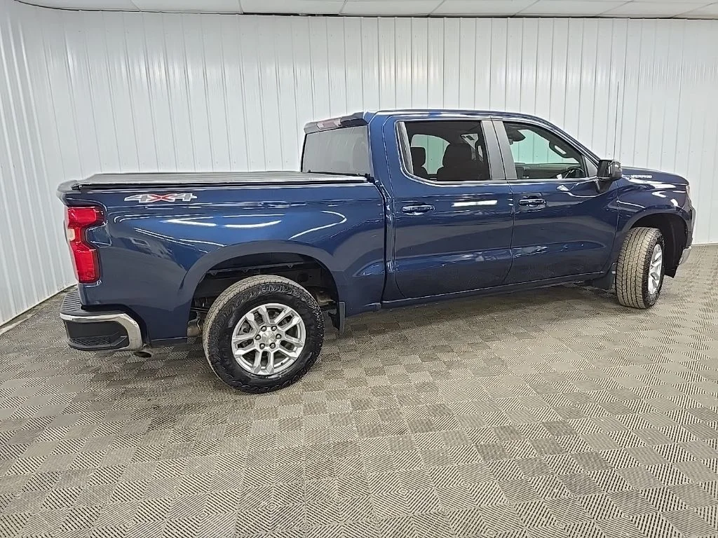 Used 2023 Blue Chevrolet LT image 3