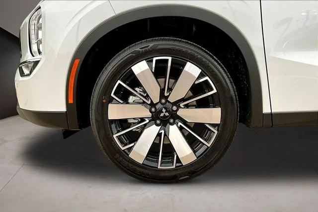 New 2026 White Mitsubishi SE image 13
