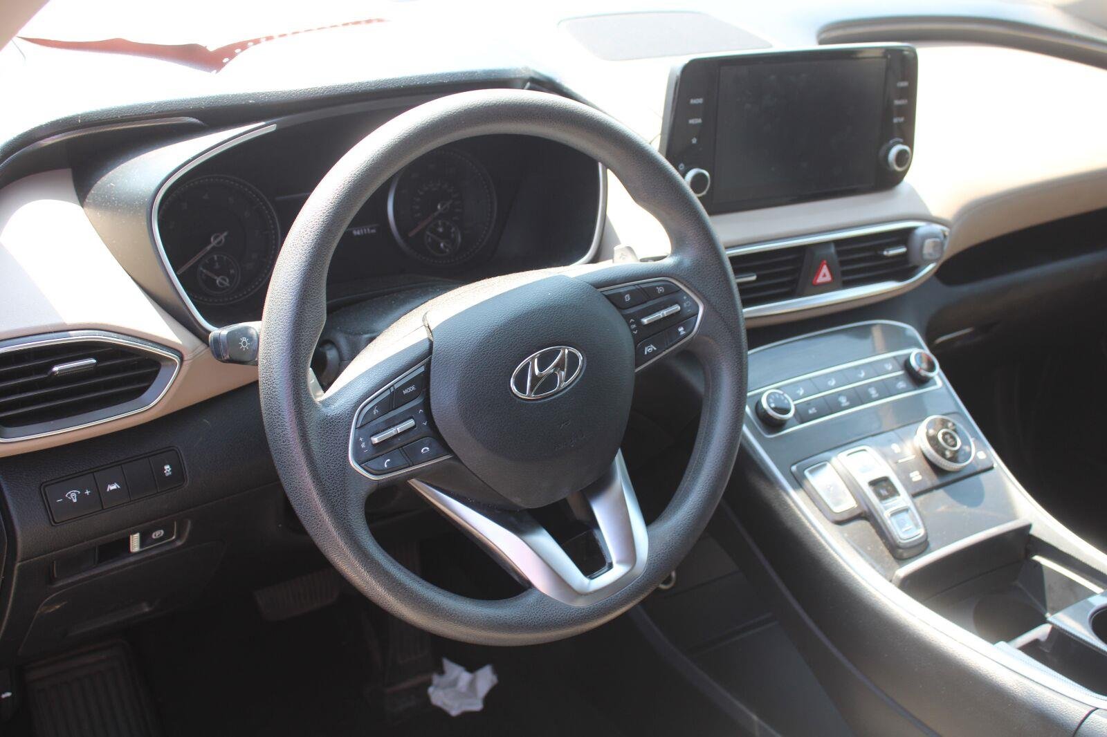 Used 2022 Quartz White Hyundai SE image 9