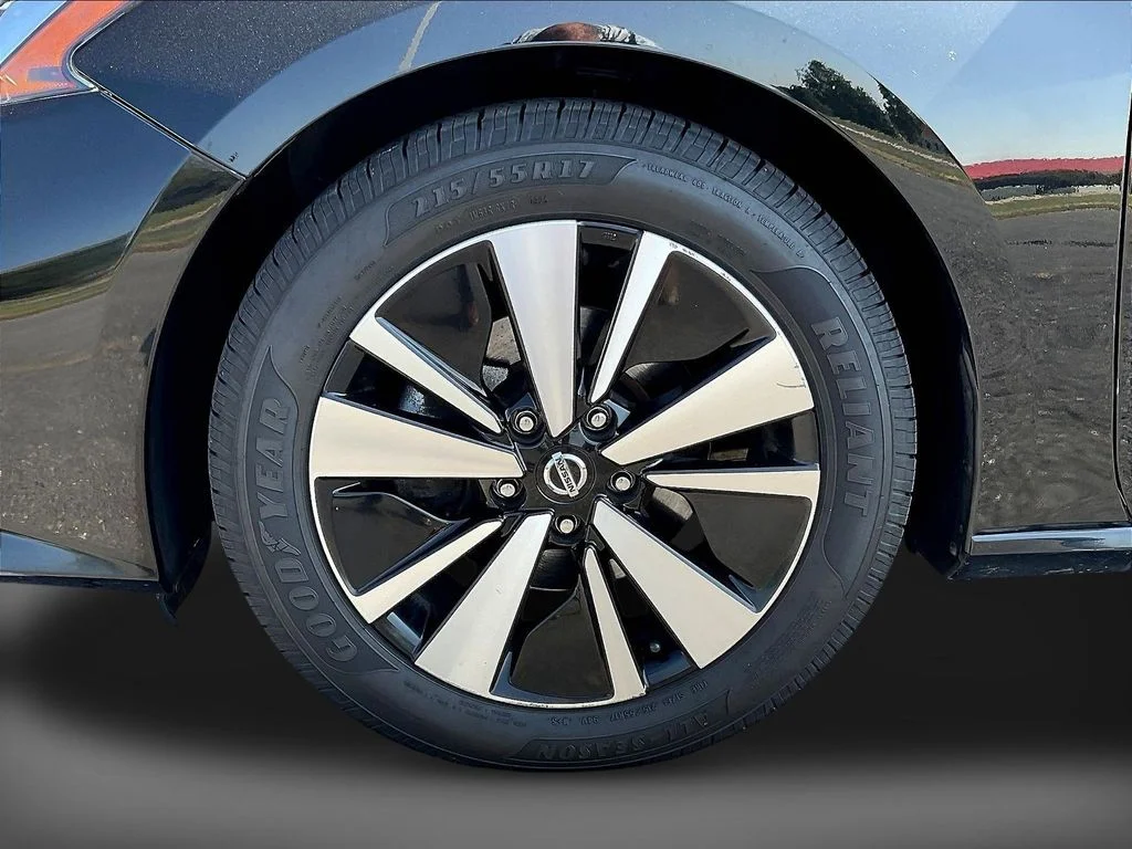 Certified Used 2021 Super Black Nissan 2.5 SV image 35