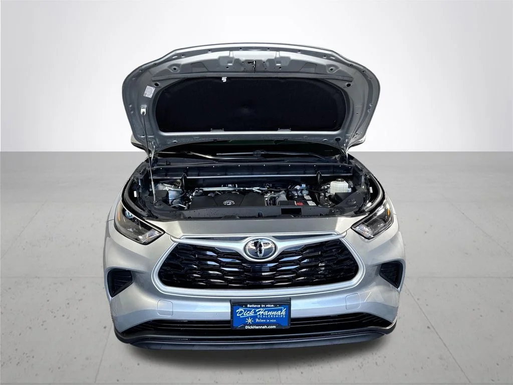 Used 2022 Silver Toyota L image 21