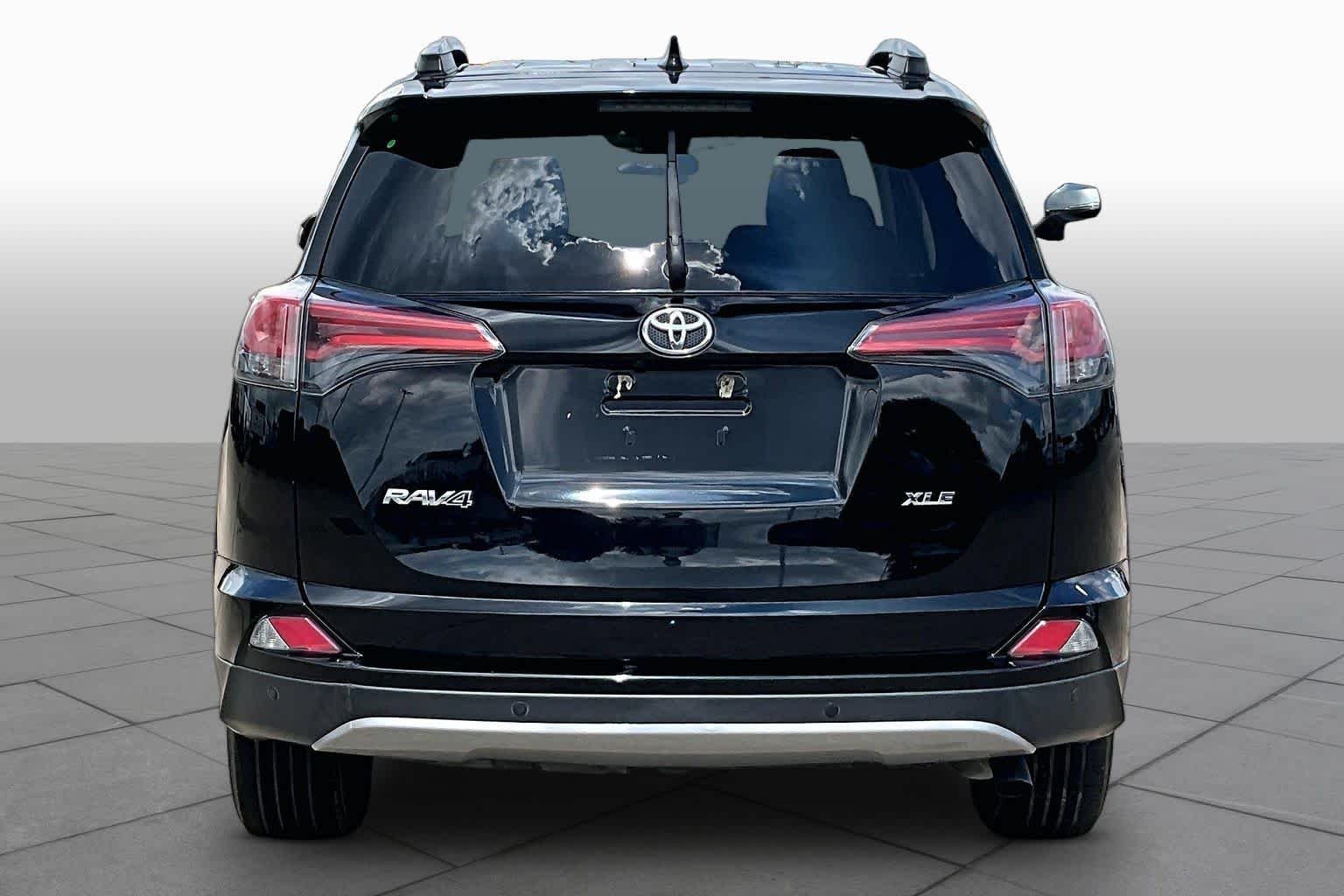 Used 2018 Black Toyota XLE image 5