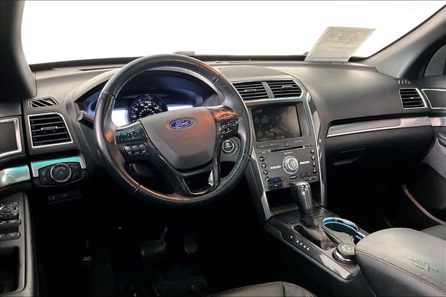 Used 2016 Red Ford Sport image 3