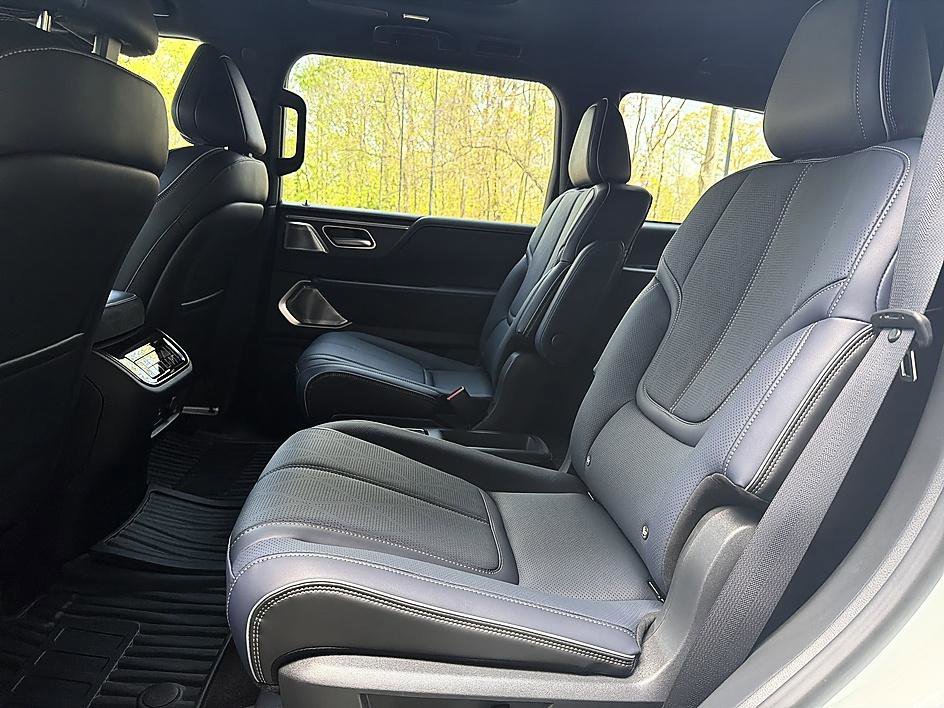 New 2026 2T RADIANT WHIT INFINITI SPORT image 12