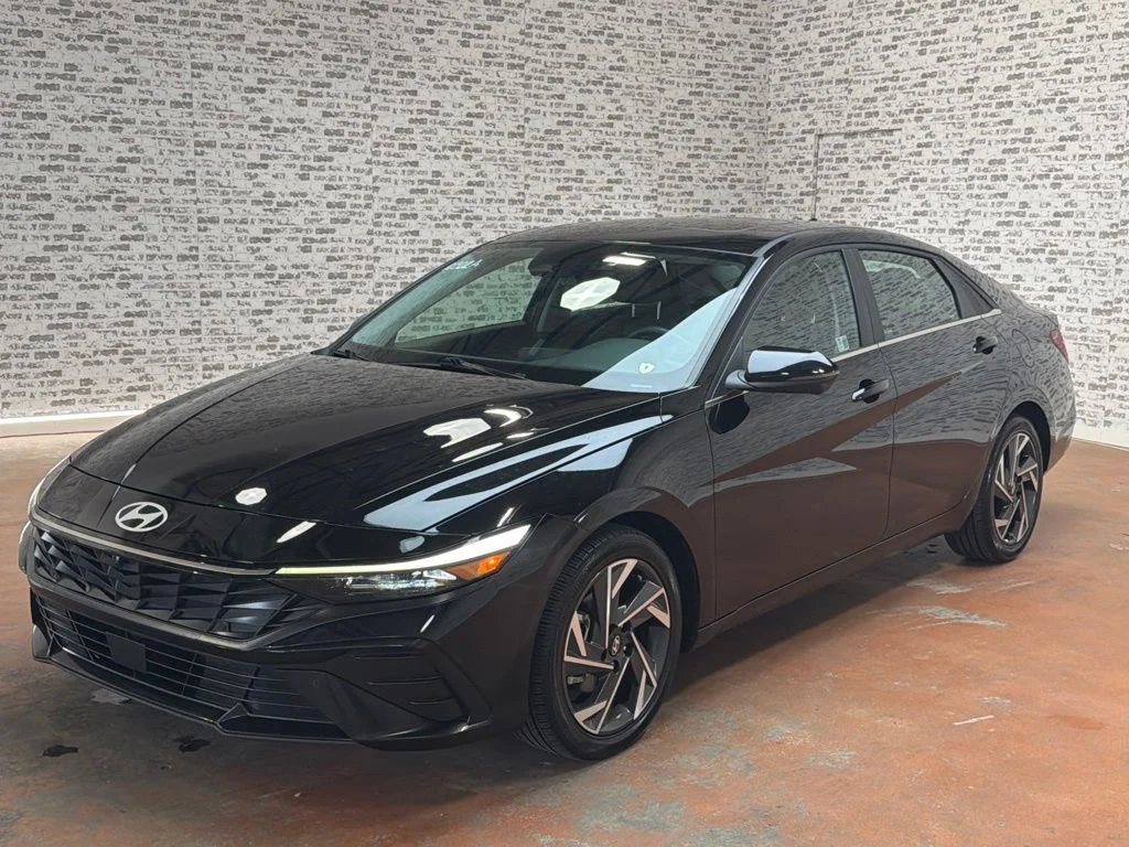Used 2024 Abyss Black Hyundai Limited image 3