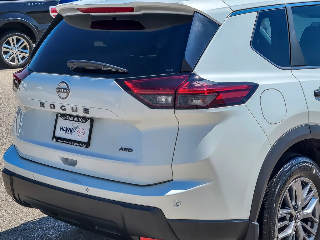 Used 2024 Everest White Pearl Nissan S image 6