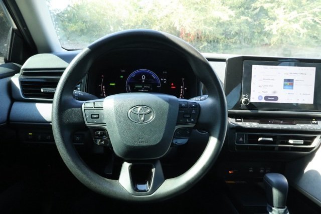 2025 Toyota Camry LE photo 4