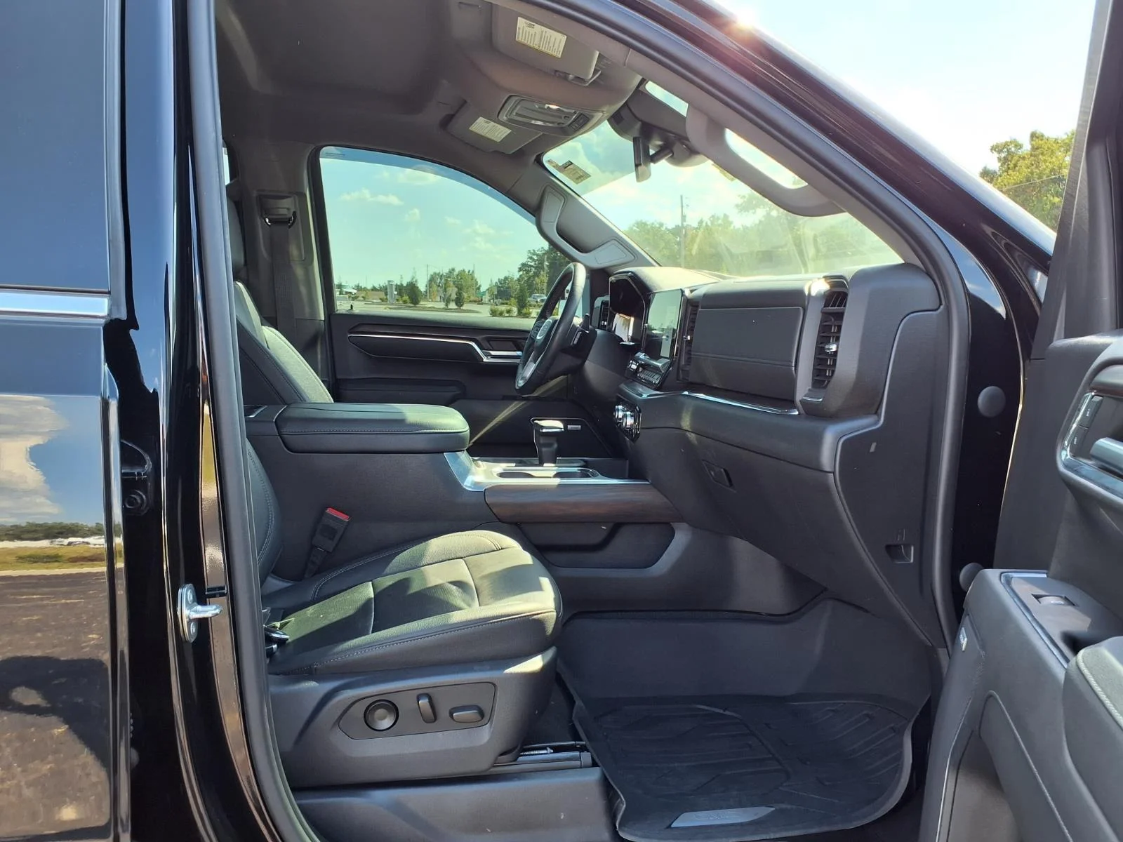 Used 2023 Onyx Black GMC SLT image 24