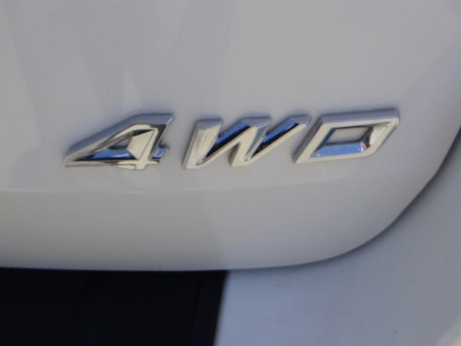 Used 2025 Star White Metallic Tri-Coat (az) Ford ST-Line image 10