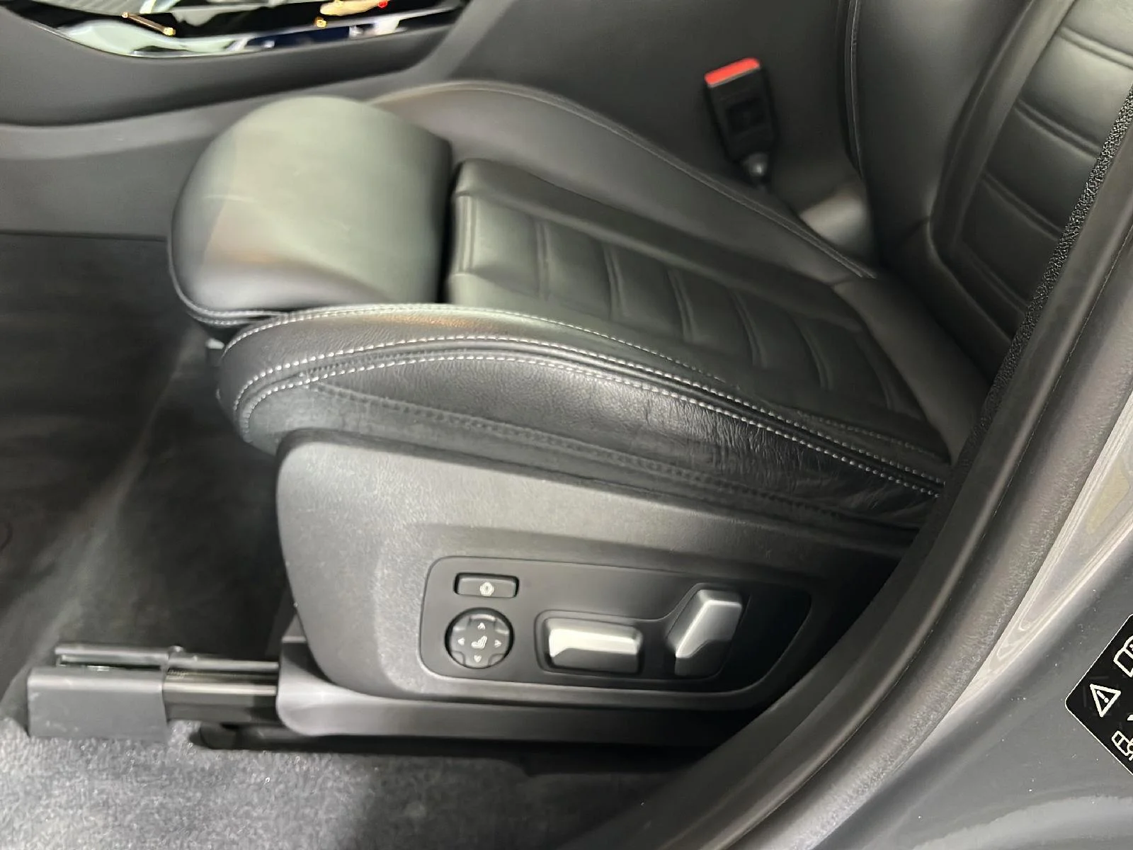 Used 2023 Skyscraper Gray Metallic BMW xDrive30i image 15