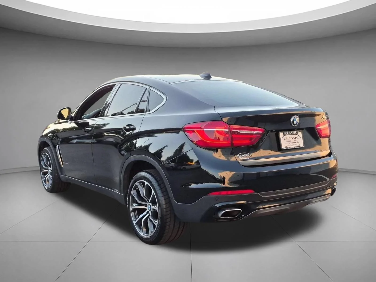 Used 2019 Jet Black BMW sDrive35i image 3