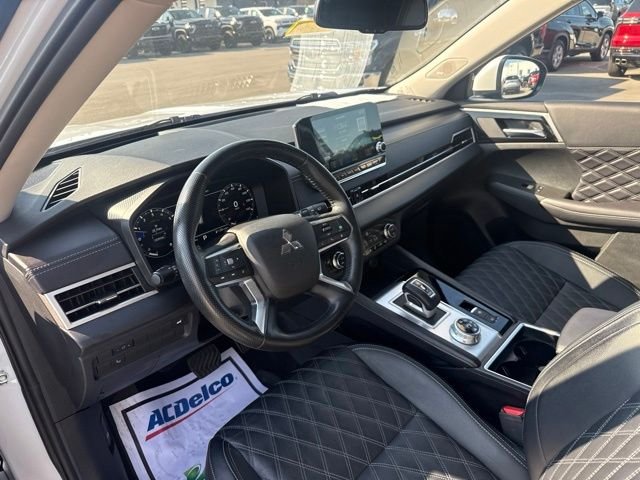Used 2024  Mitsubishi SEL image 12