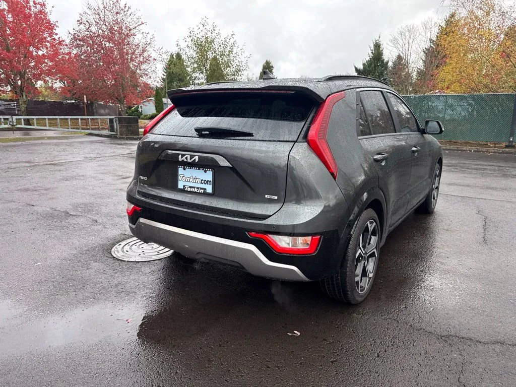 Used 2024 Graphite Gray Kia EX Touring image 7
