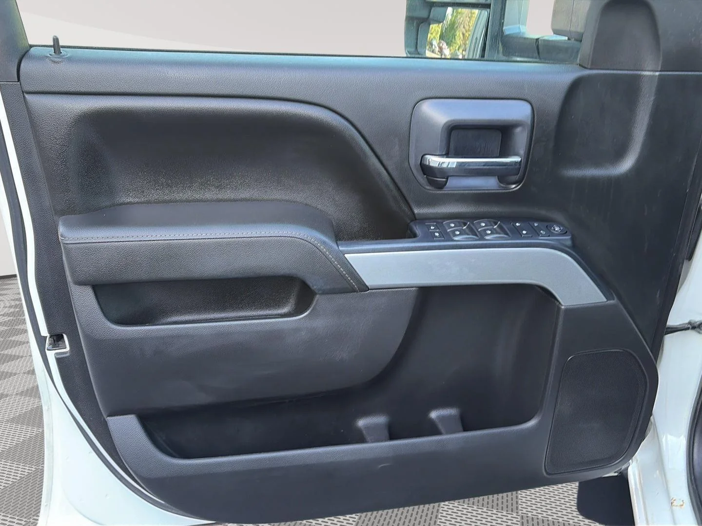 Used 2016 Summit White Chevrolet LT image 16