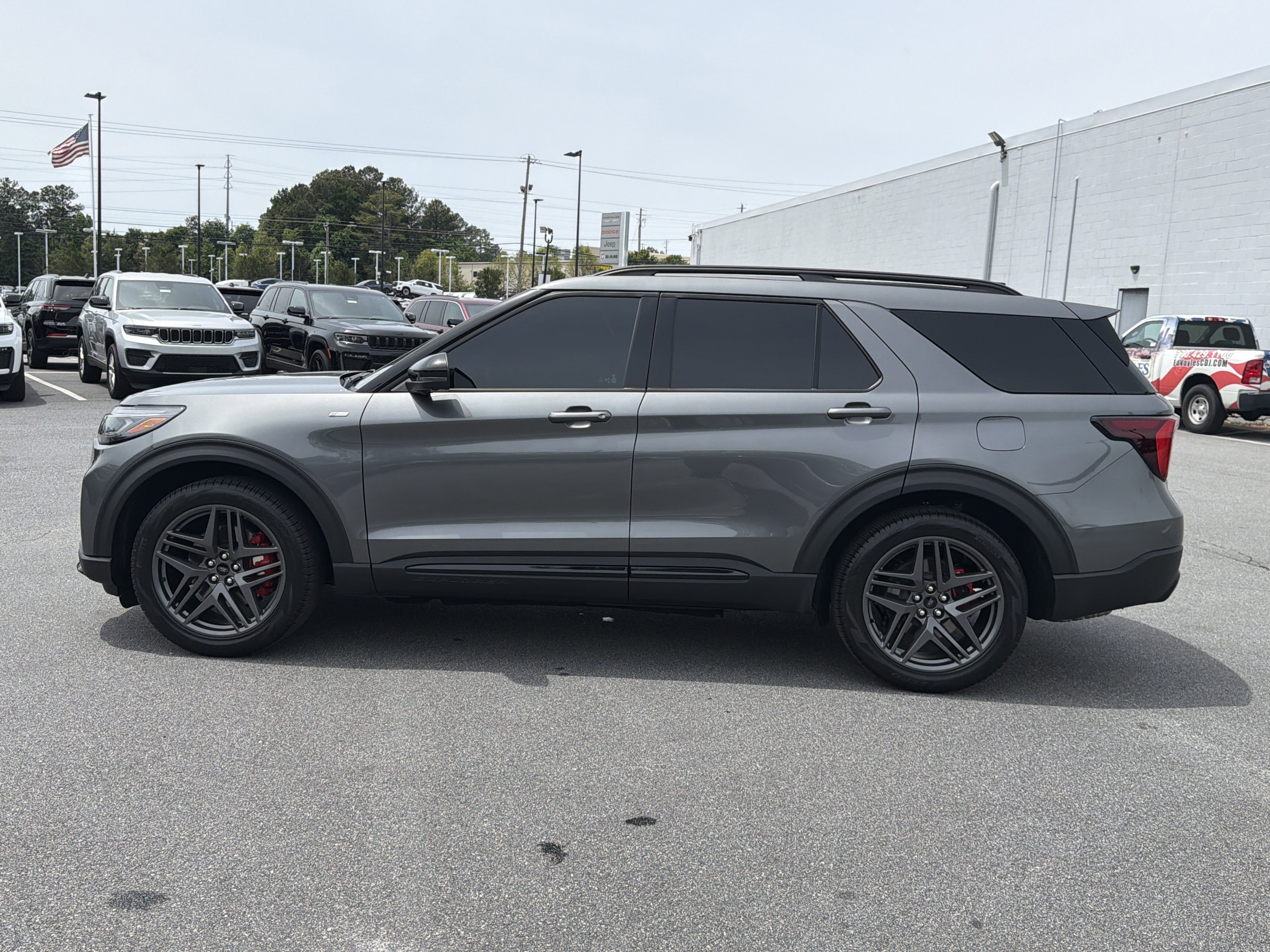 Used 2025 Gray Metallic Ford ST-Line image 4
