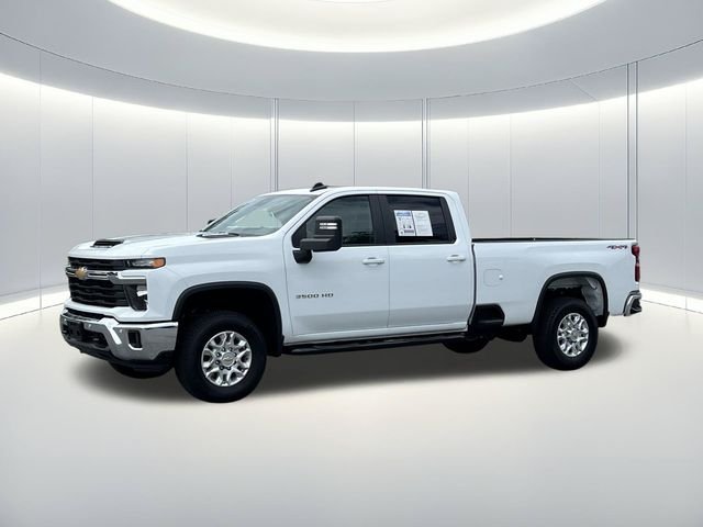 Used 2025 White Chevrolet LT image 1